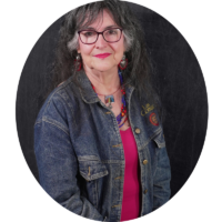 Dr. Nora de Hoyos Comstock